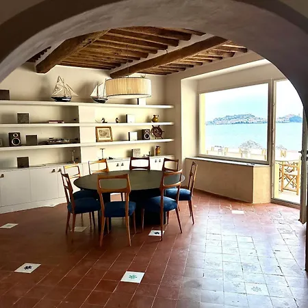Villa Casa Grande, Historic By The Sea, In The Sea