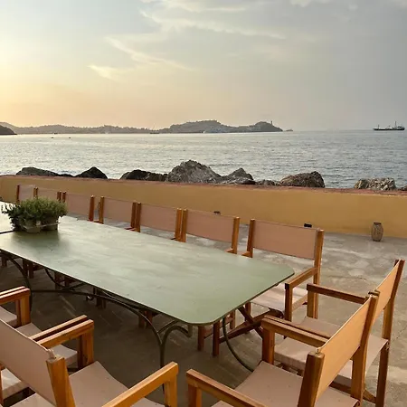 Villa Casa Grande, Historic By The Sea, In The Sea